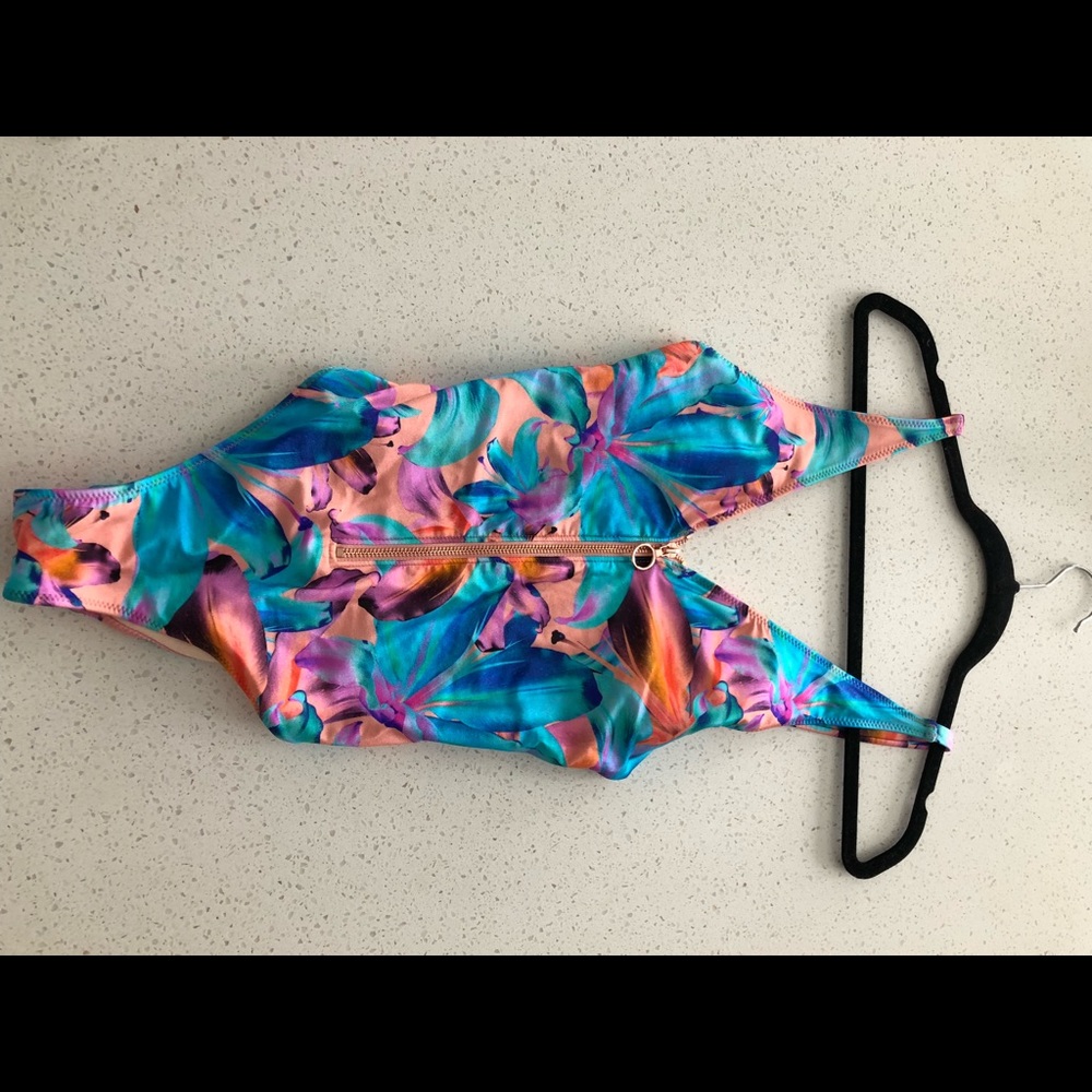 LA hearts bathing suit